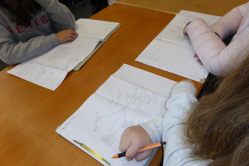 Wie man sieht, waren alle bestens vorbereitet, um Fragen zu stellen und sich Notizen zu machen.